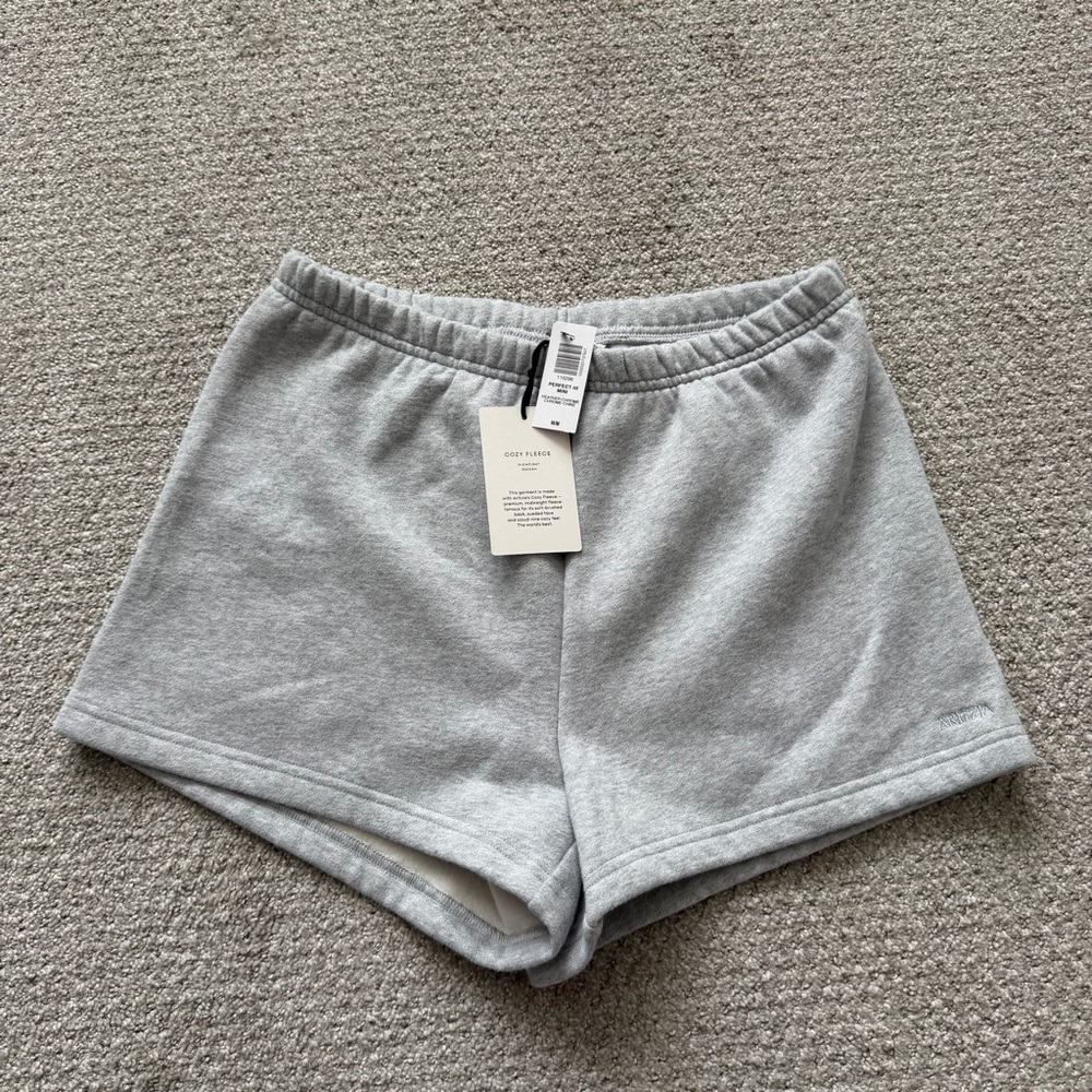 ARITZIA SWEATFLEECE SHORTS
